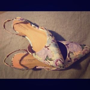 Floral pointed toe flat